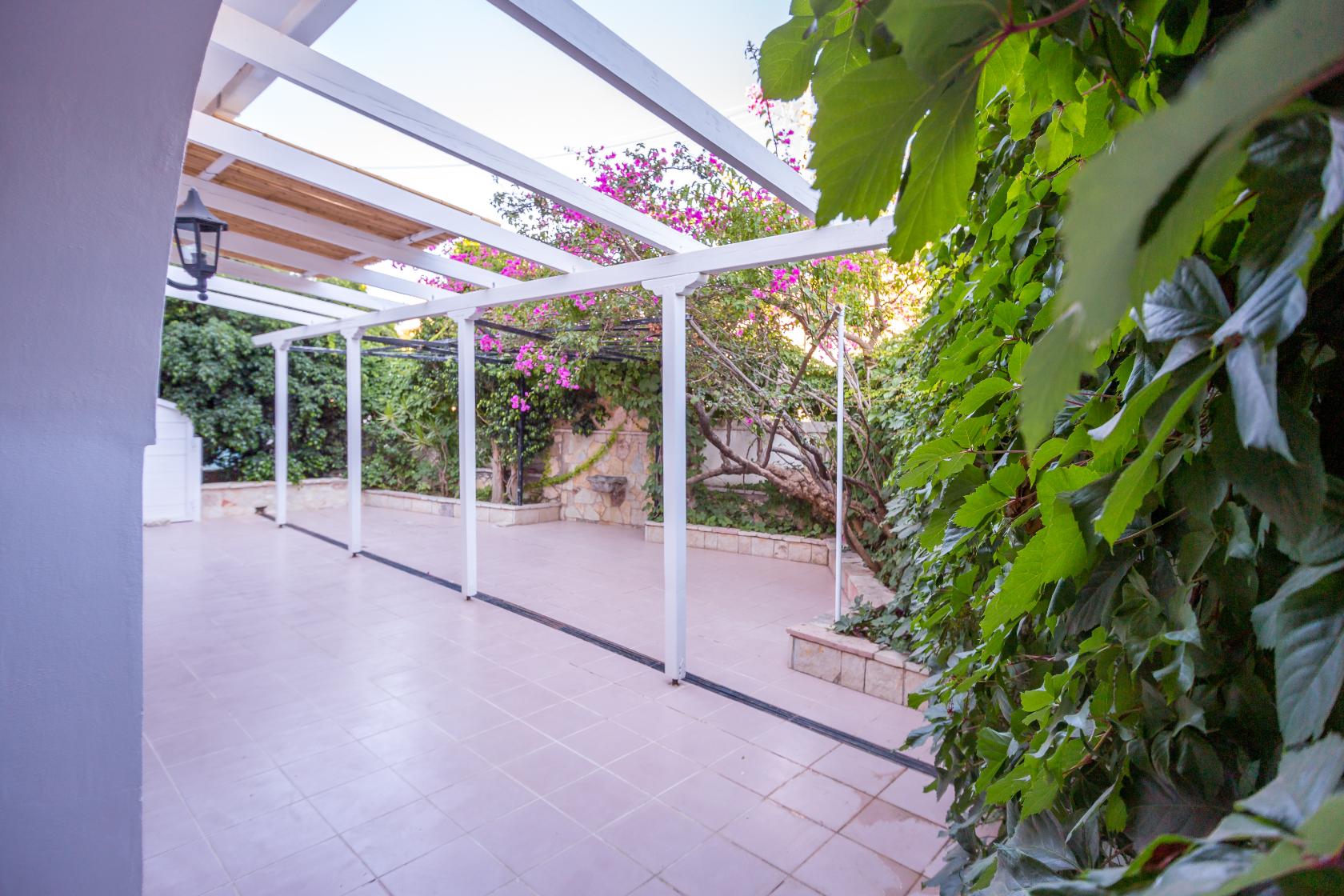 family room to konaki