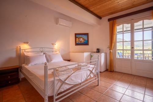 alikes alykes to konaki Zakynthos