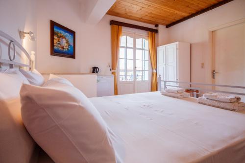 alikes alykes to konaki Zakynthos