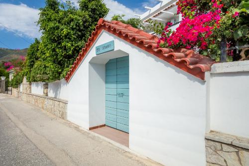 alikes alykes to konaki Zakynthos