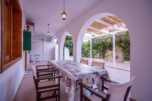 alikes alykes to konaki Zakynthos